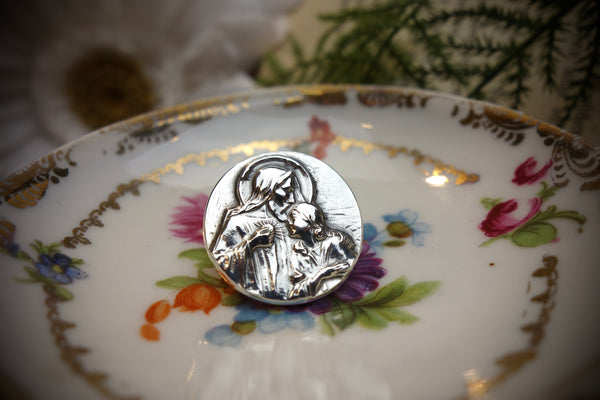 Silver Pin „LOVING FATHER WITH CHILD“