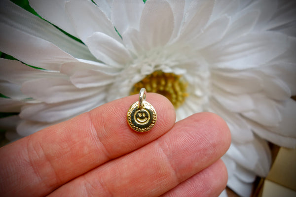 Gold Charm „KEEP SMILING“