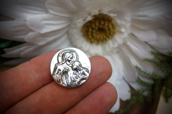 Silver Pin „LOVING FATHER WITH CHILD“