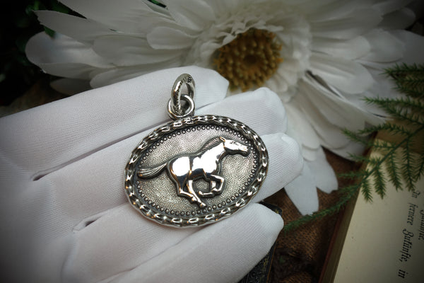 Silver Pendant „UNTAMED HORSE“