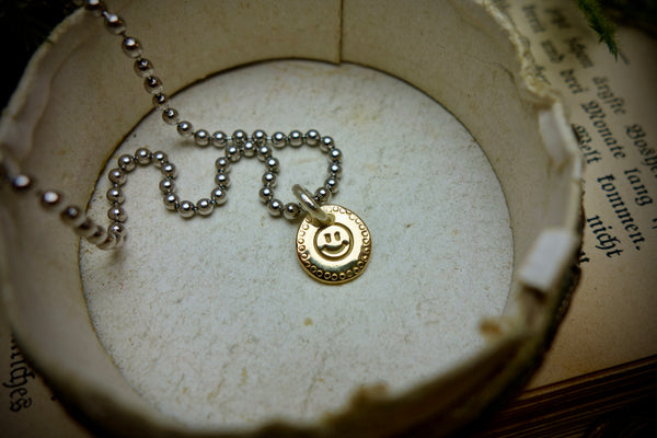 Gold Charm „KEEP SMILING“