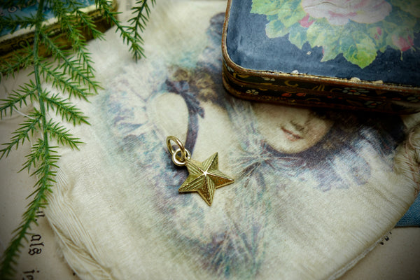 Gold Pendant „STAR“