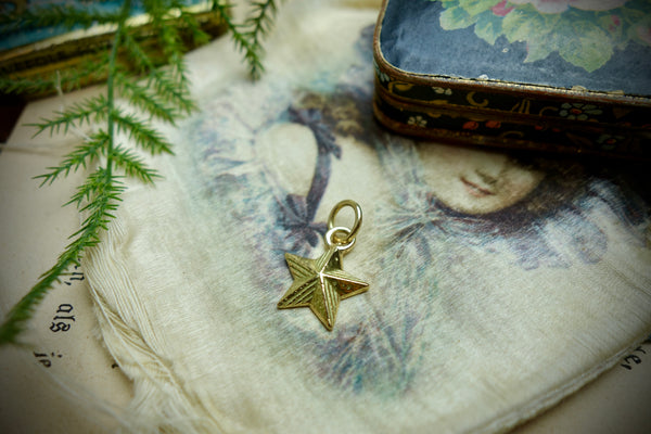 Gold Pendant „STAR“