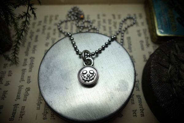 Silver Pendant „QUIRKY ZOMBIE SMILEY“