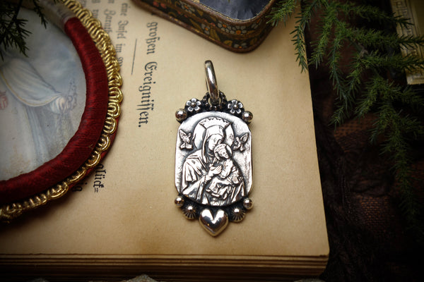 Silver Pendant „MOTHER MARY WITH CHILD“