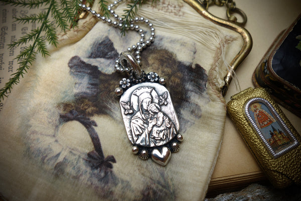 Silver Pendant „MOTHER MARY WITH CHILD“