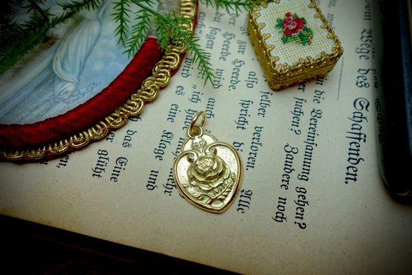 Gold Pendant „ETERNAL LOVE“