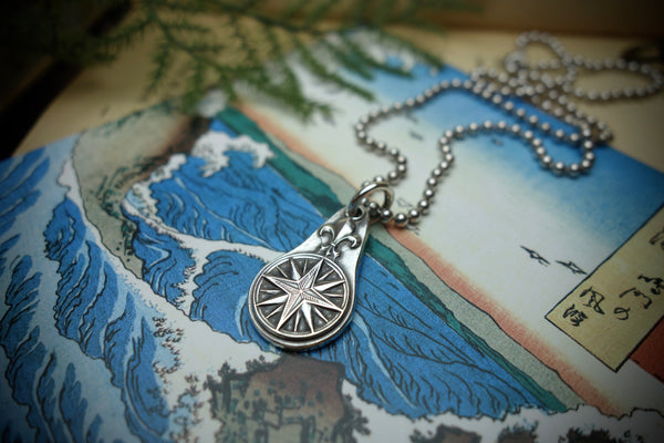 Silver Pendant „FLEUR DE LIS COMPASS“