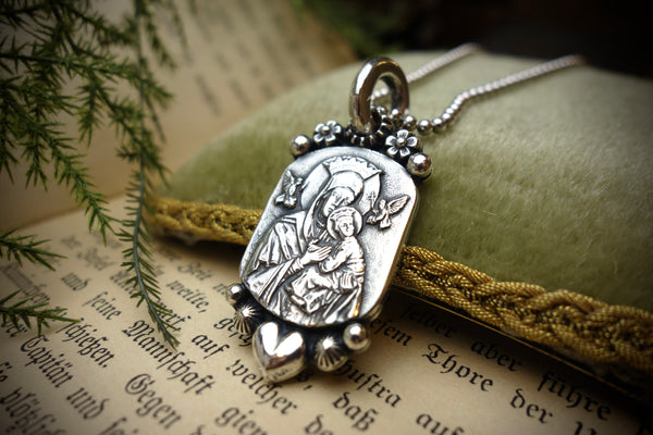 Silver Pendant „MOTHER MARY WITH CHILD“