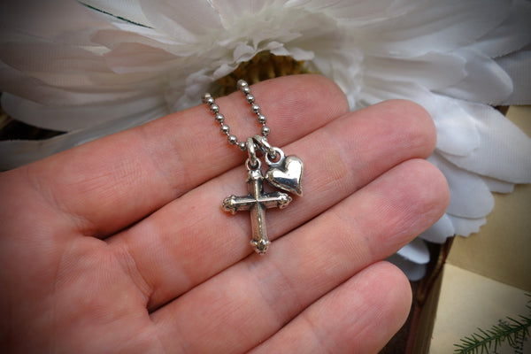 Silver Charm Necklace „FAITH & LOVE“