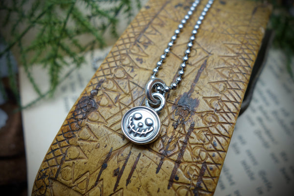 Silver Pendant „QUIRKY ZOMBIE SMILEY“