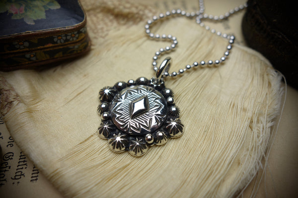 Silver Pendant „DIAMOND CONCHO“