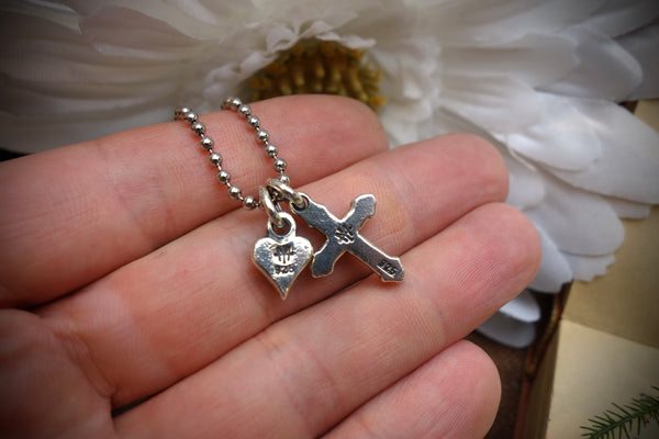 Silver Charm Necklace „FAITH & LOVE“