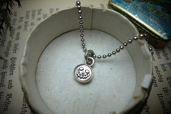 Silver Pendant „QUIRKY ZOMBIE SMILEY“