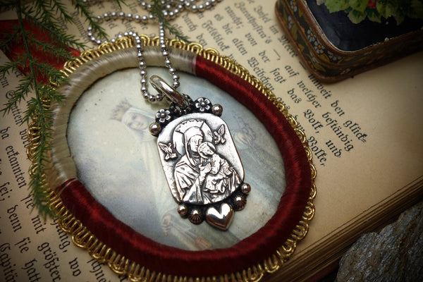 Silver Pendant „MOTHER MARY WITH CHILD“