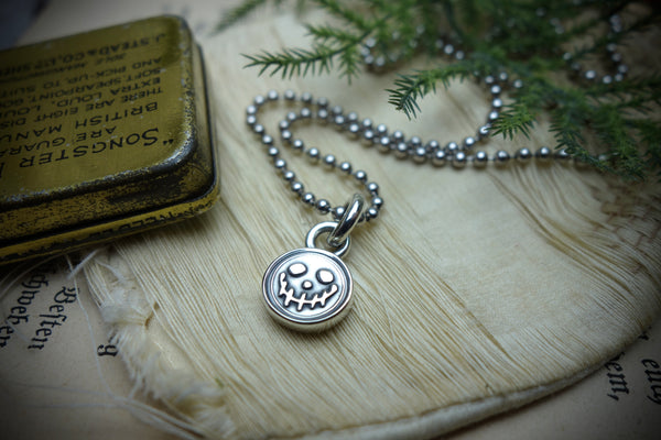 Silver Pendant „QUIRKY ZOMBIE SMILEY“