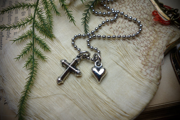 Silver Charm Necklace „FAITH & LOVE“