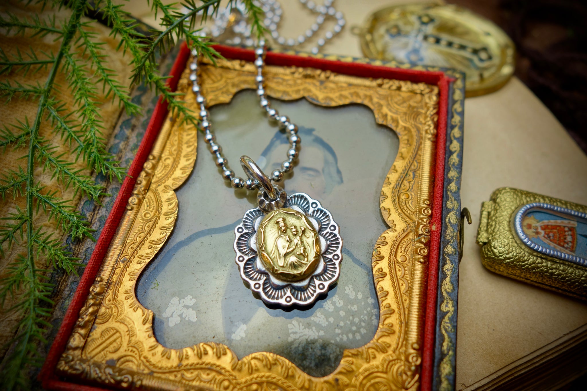 Silver Pendant „MADONNA WITH CHILD“