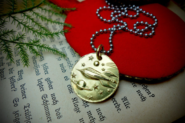 Gold Pendant „DREAM BIG“