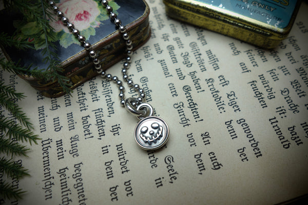 Silver Pendant „QUIRKY ZOMBIE SMILEY“