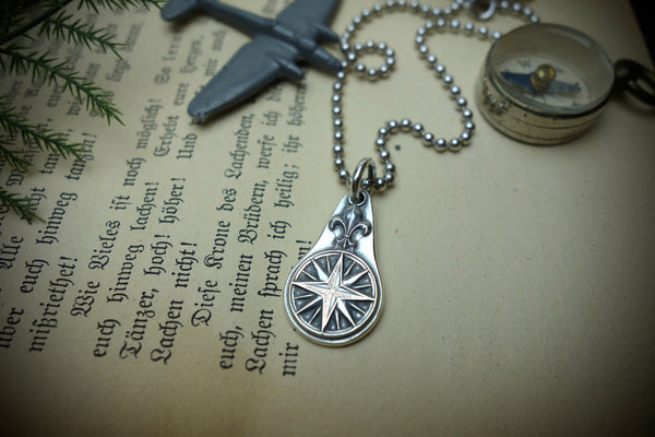Silver Pendant „FLEUR DE LIS COMPASS“