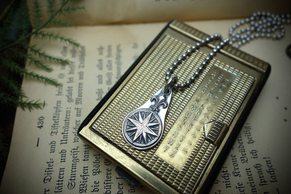 Silver Pendant „FLEUR DE LIS COMPASS“