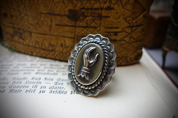 Silver Ring „ROYAL HAND“, U.S. Size 8