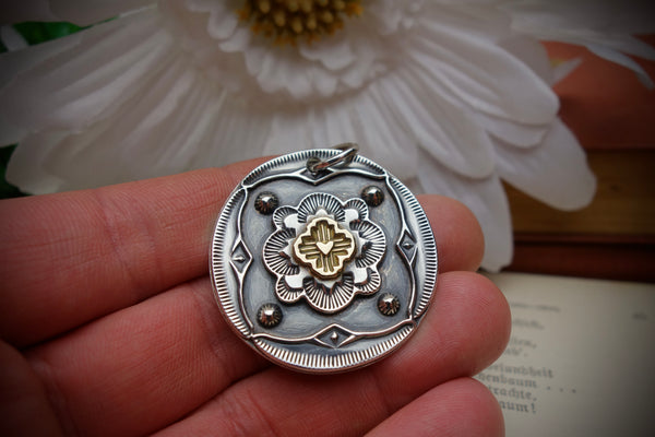 Silver Pendant „GOLDEN ZIA“