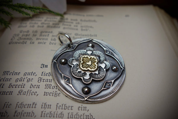 Silver Pendant „GOLDEN ZIA“